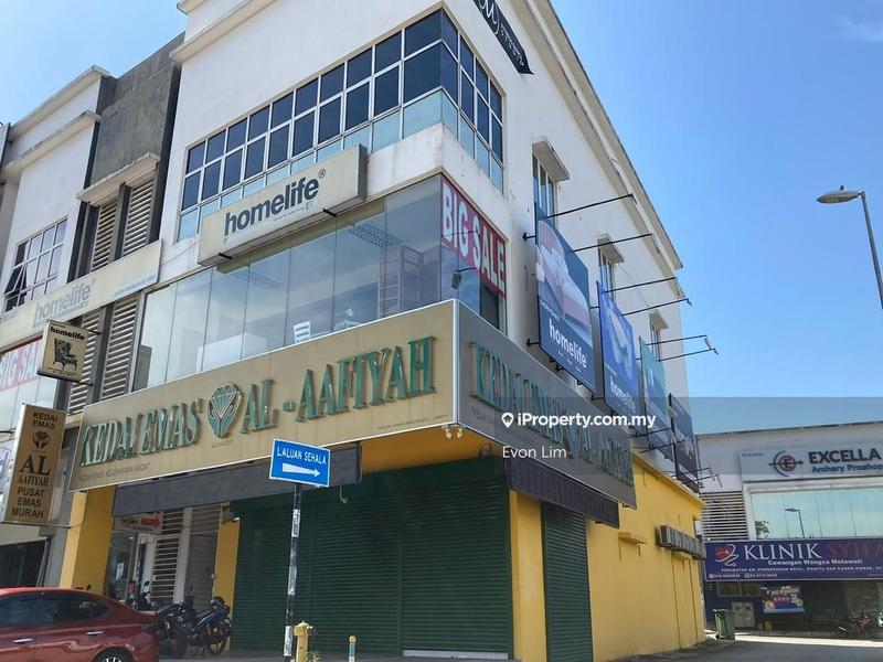 For Rent - Dataran Wangsa (Facing Main Road) Melawati Ground floor