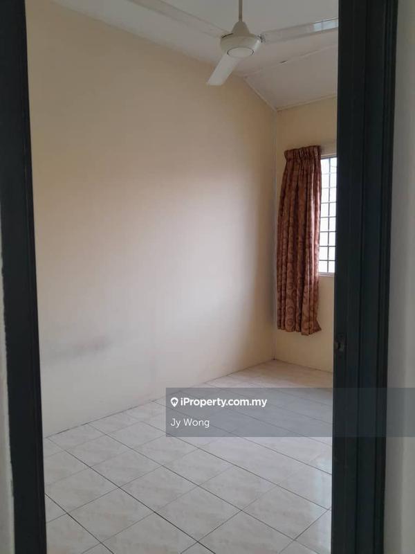 Rumah Teres 2-Tingkat untuk Dijual di Lestari Putra, Seri Kembangan oleh Jy Wong - iProperty.com.my