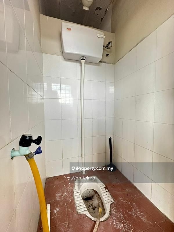 Flat for Sale in Taman Industrial Lembah Jaya Flat by Wan Azima - Bathroom - iProperty.com.my