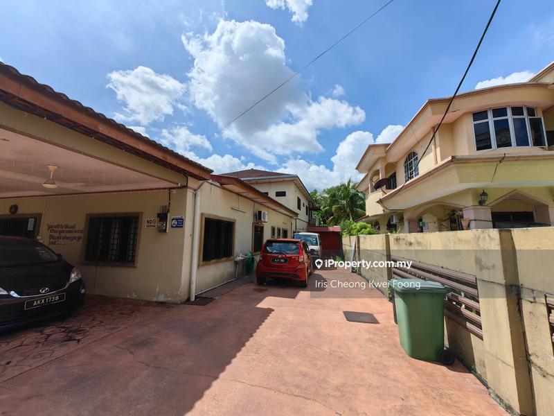 Bungalow House for Sale in z19hj, Ipoh by Iris Cheong Kwei Foong - Spacious side of house - iProperty.com.my