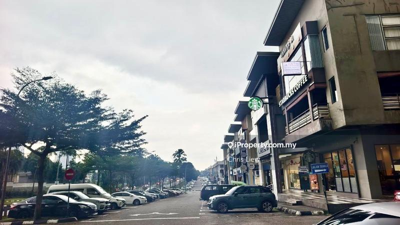 For Rent - Taman Molek Three Storey Shoplot