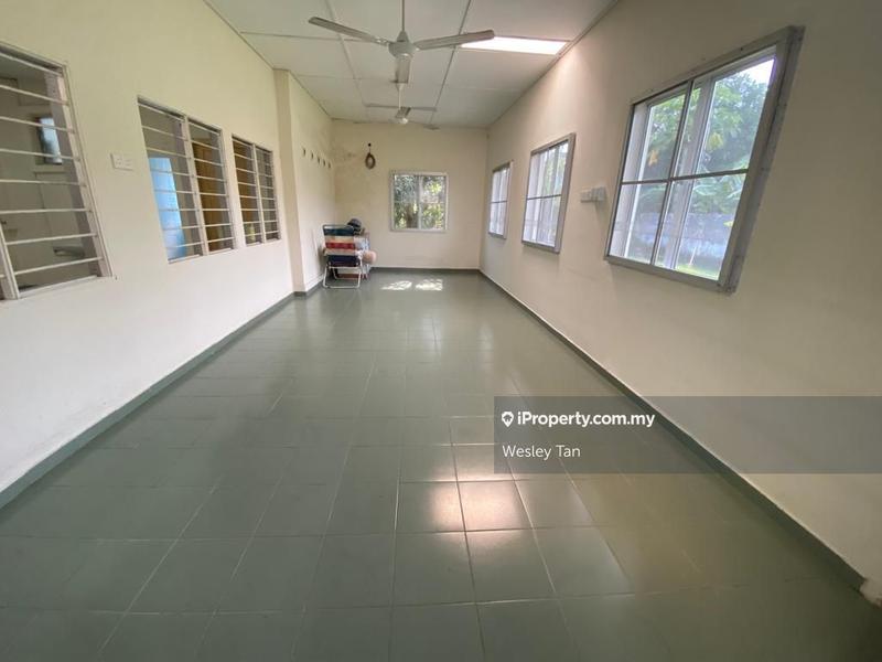 Bungalow House for Sale in Klebang Single Storey Bungalow End Lot Big Land, Klebang by Wesley Tan - iProperty.com.my
