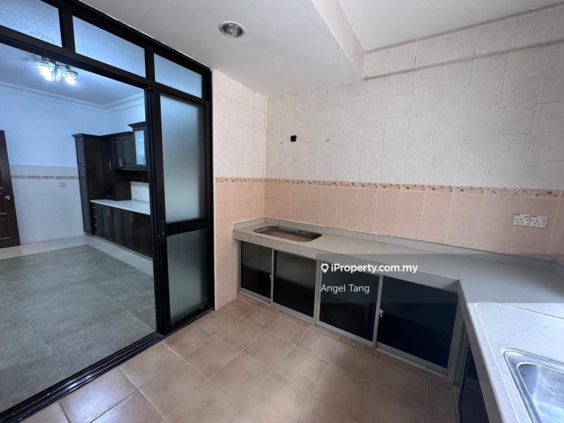 Rumah Berangkai 2.5 Tingkat untuk Dijual di BU 6,Near park, Bandar Utama, Ample parking, Bandar Utama oleh Angel Tang - iProperty.com.my