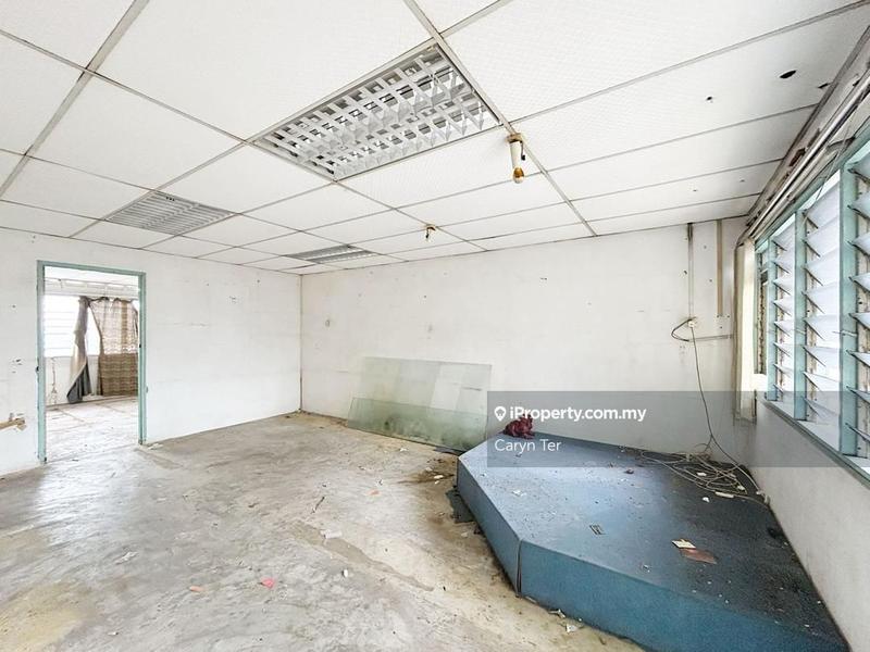 For Rent - Taman Johor Jaya 3 Storey Shoplot ( Whole Block )