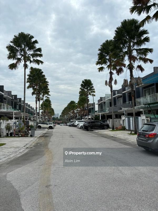 Rumah Berangkai 2 Tingkat untuk Dijual di Lestari Putra, Seri Kembangan oleh Alvin Lim - iProperty.com.my