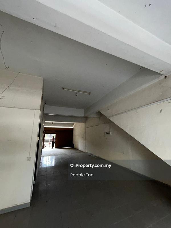 Shop / Office untuk Disewa di Pulai, Johor oleh Robbie Tan - Interior - iProperty.com.my