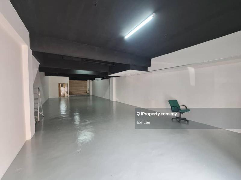 For Sale - Bandar Bukit tinggi ground floor shop for sale