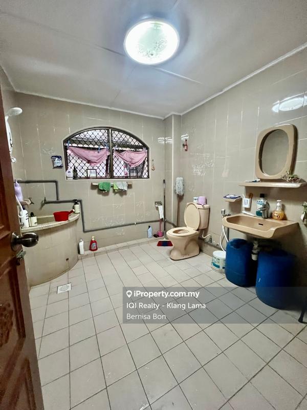 Bungalow House for Sale in Taman Paramount, Petaling Jaya by Bernisa Bon - iProperty.com.my