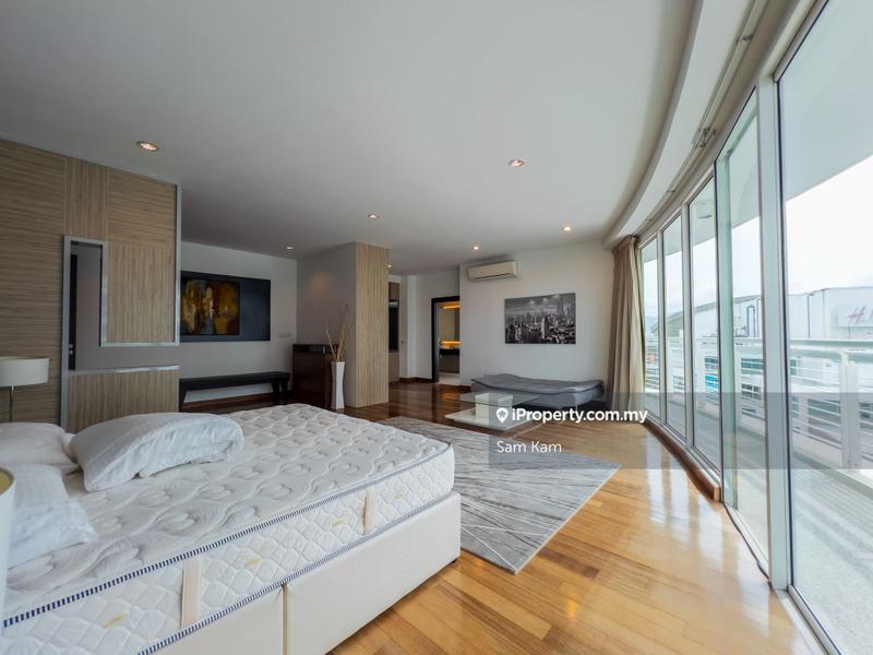 For Rent - Gurney Paragon