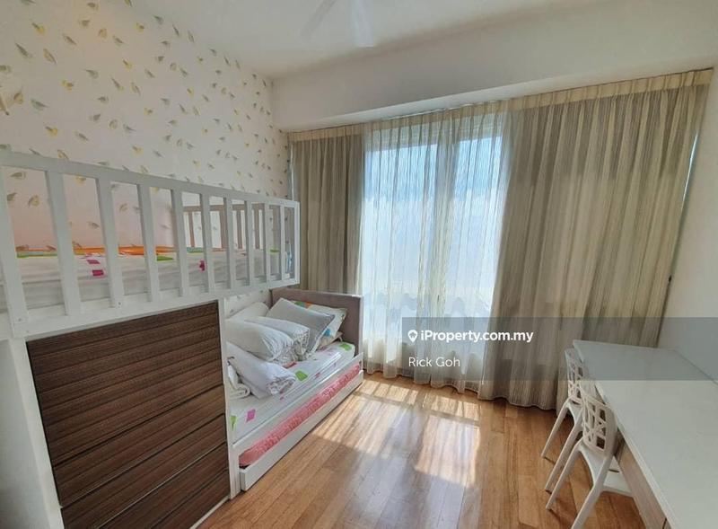 For Sale - Gurney Paragon