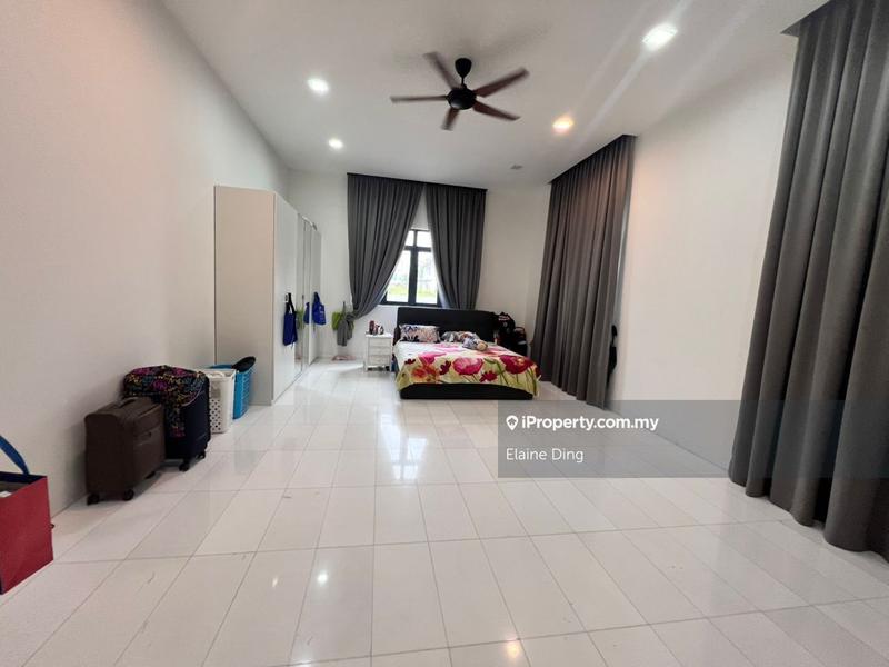 Bungalow House for Sale in Bluwater Estate, Seri Kembangan by Elaine Ding - iProperty.com.my