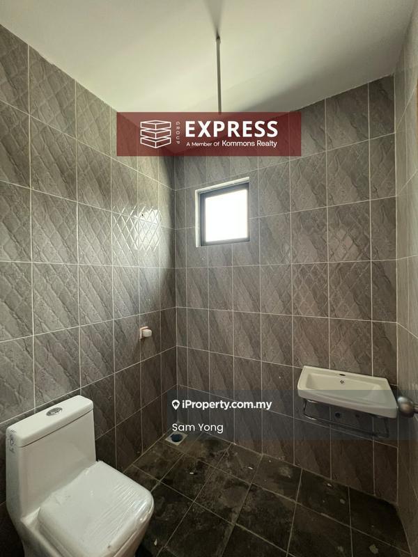 Rumah Teres 2-Tingkat untuk Dijual di Coastal Villa, Luak, Miri oleh Sam Yong - Bathroom - iProperty.com.my