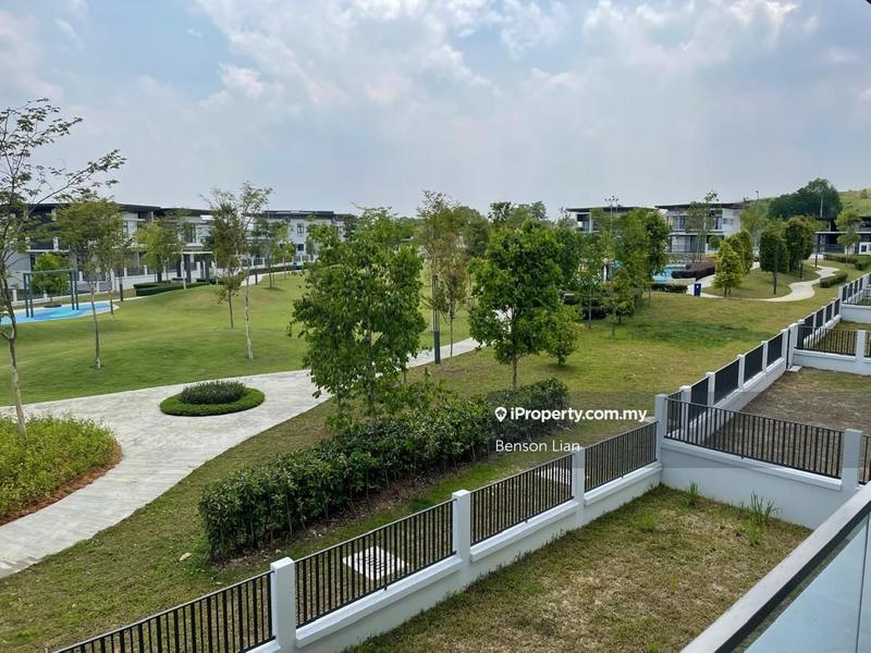 Rumah Berkembar untuk Dijual di Hampton Residences @ Bandar Seri Coalfields, Sungai Buloh oleh Benson Lian - iProperty.com.my