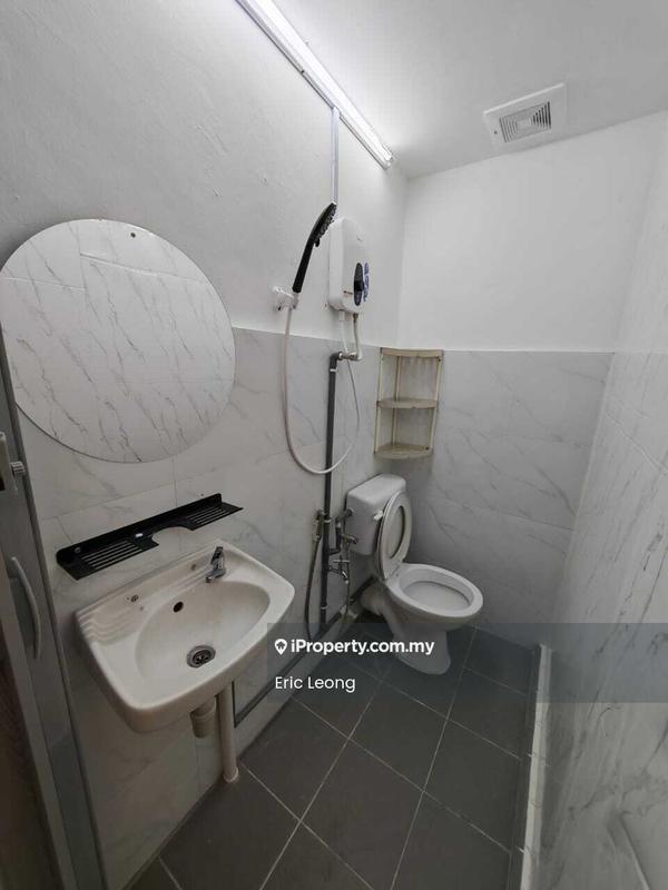 Apartment for Rent in Intan Apartment by Eric Leong - Bathroom - iProperty.com.my