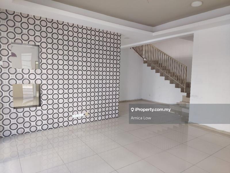 Rumah Berkembar untuk Dijual di Taman Equine, Seri Kembangan oleh Arnica Low - iProperty.com.my