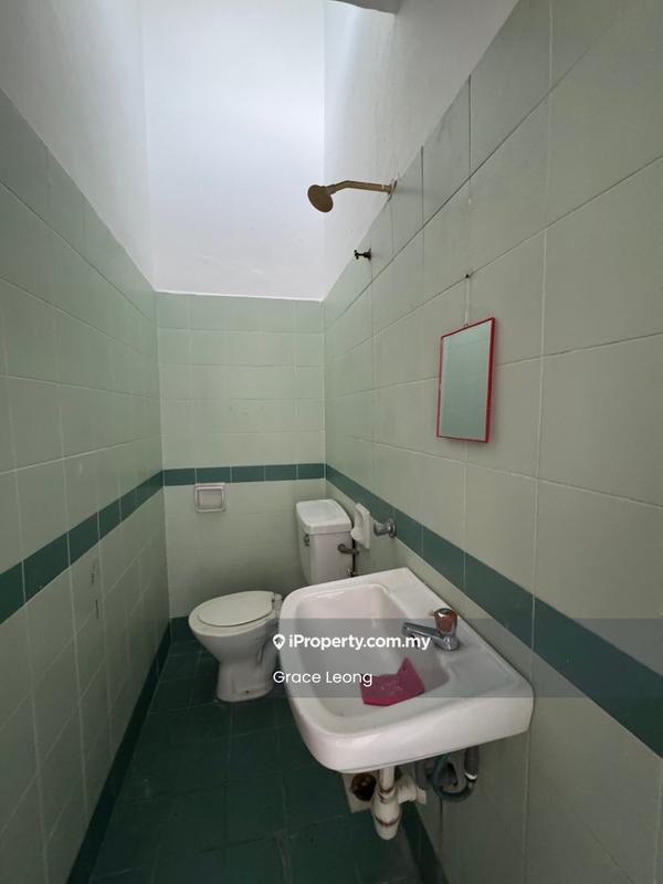 Rumah Berangkai 2 Tingkat untuk Dijual di Taman Sri Sinar, Segambut oleh Grace Leong - Bathroom - iProperty.com.my