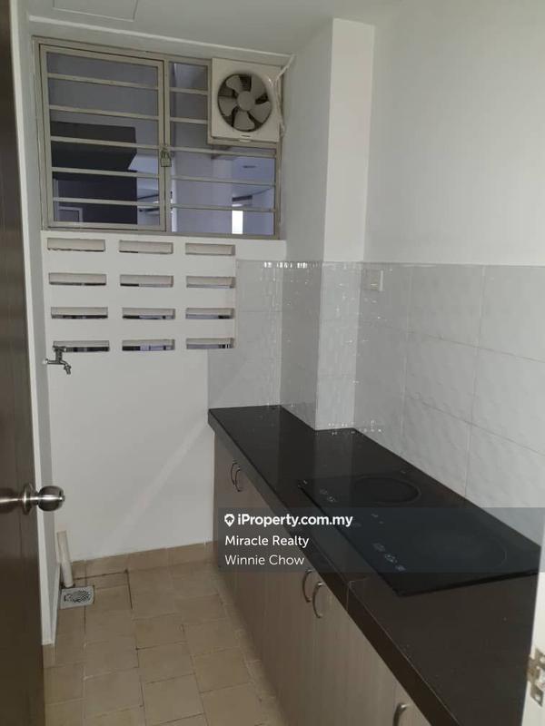 Condominium for Sale in Lagoon Suites by Winnie Chow - iProperty.com.my