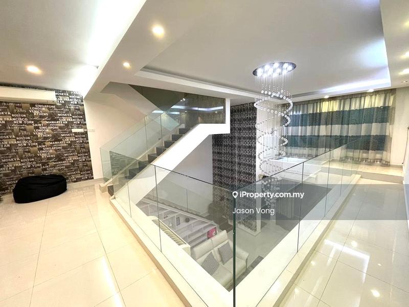 1st floor walkway zone