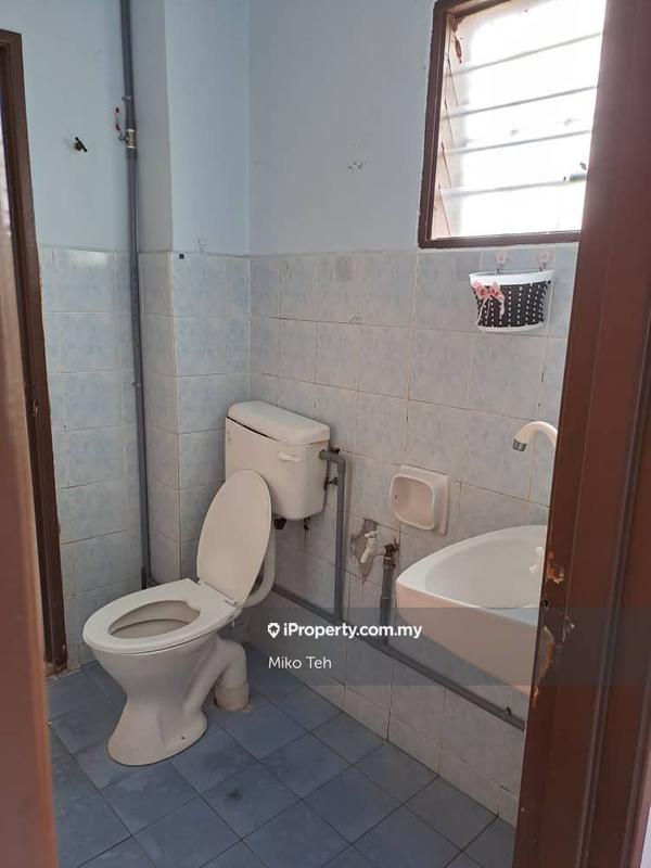 Semi-Detached House for Sale in Taman Pinggiran Putra, Seri Kembangan by Miko Teh - iProperty.com.my