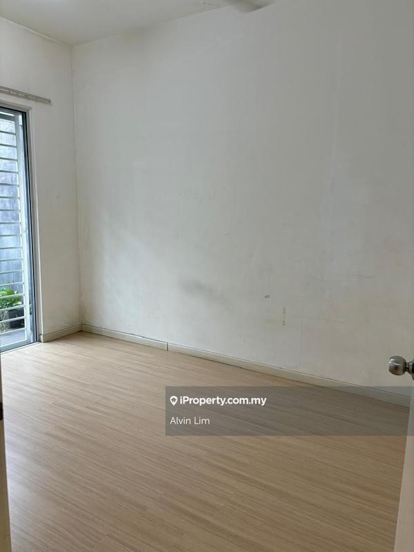 Rumah Berangkai 2 Tingkat untuk Dijual di Lestari Putra, Seri Kembangan oleh Alvin Lim - iProperty.com.my