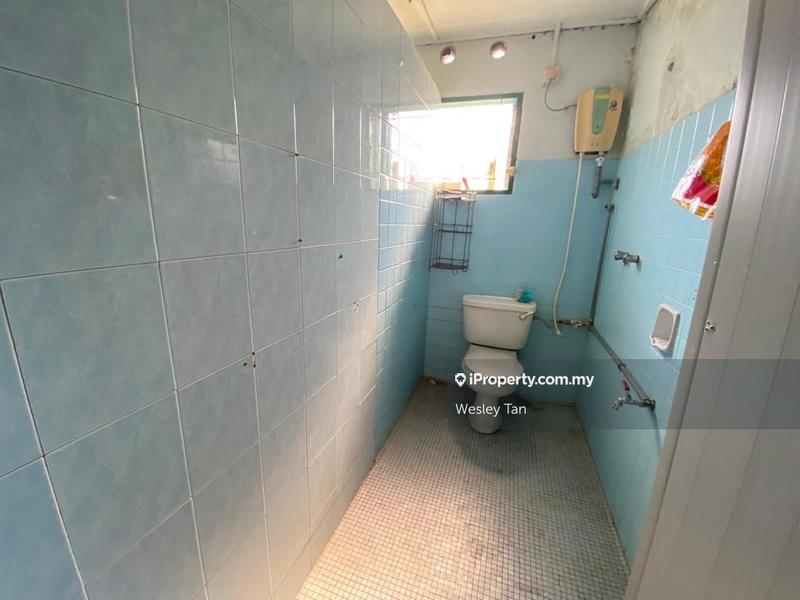 Bungalow House for Sale in Klebang Single Storey Bungalow End Lot Big Land, Klebang by Wesley Tan - iProperty.com.my