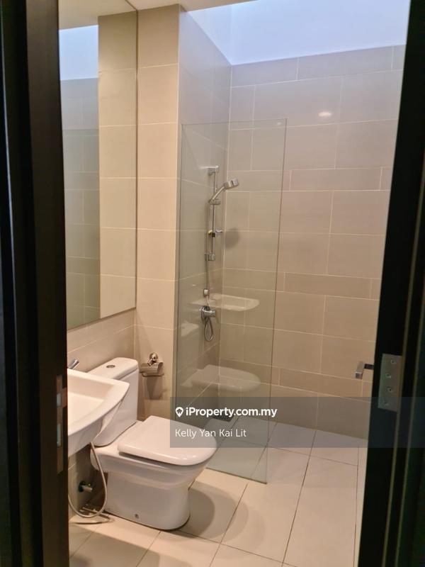 Bungalow House untuk Dijual di Taman Melawati, Ulu Kelang oleh Kelly Yan Kai Lit - Bedroom 1 bathroom - iProperty.com.my