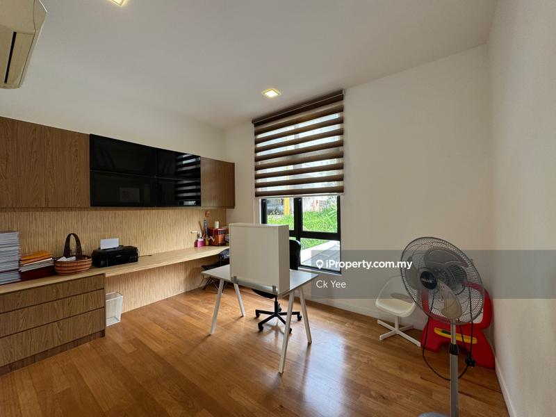 Bungalow House for Sale in Mines Resort City, Seri Kembangan by Ck Yee - iProperty.com.my