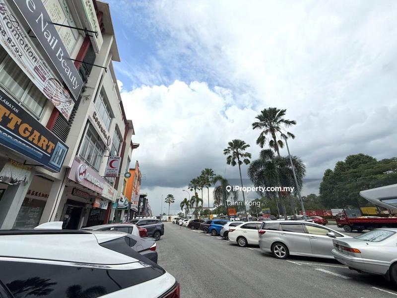 For Sale - Taman Mutiara Mas 3 Storey Shoplot / Facing Main Road For Sale