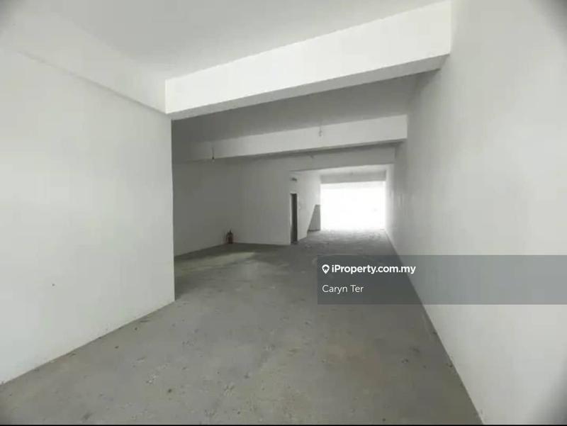 For Sale - Taman Universiti ( High ROI 5 % / Facing Main Road ) 3 Storey Shotlot