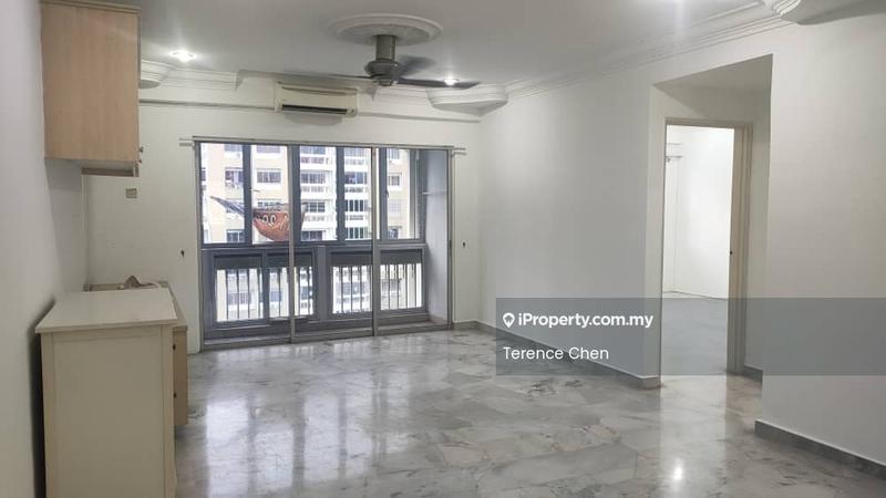 Kondominium untuk Dijual di Petaling Indah Condominiums oleh Terence Chen - Living Room - iProperty.com.my