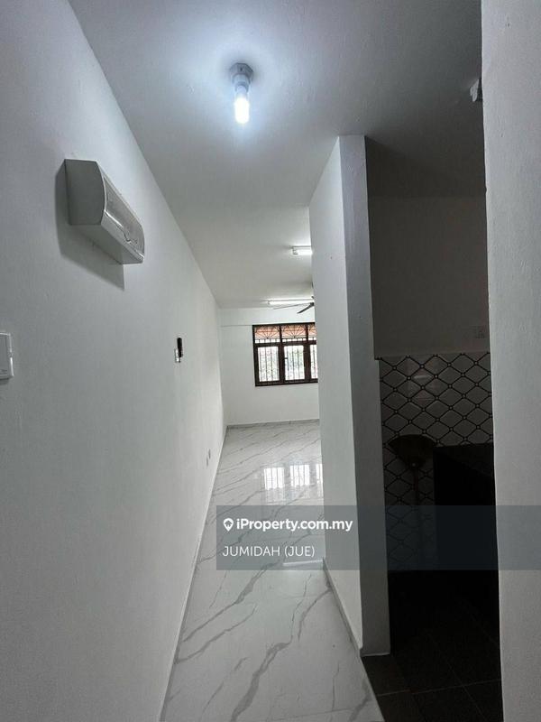 For Sale - Flat Pkns Au3