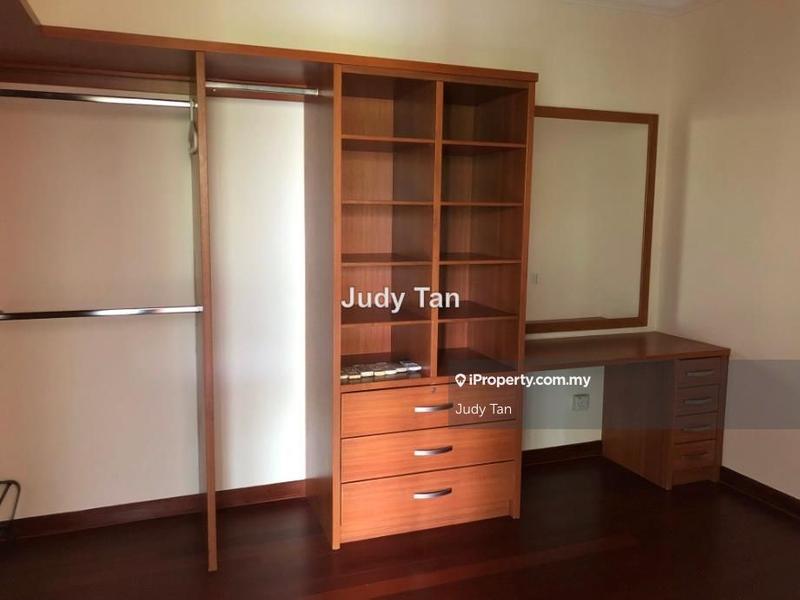 Banglo untuk Dijual di Taman Duta, Bukit Tunku (Kenny Hills) oleh Judy Tan - Walk-In Wardrobe - iProperty.com.my