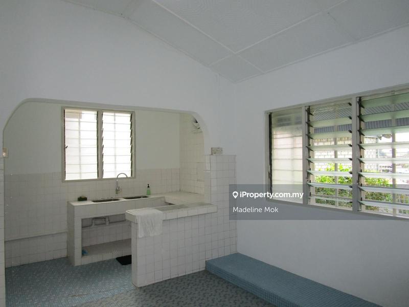 Banglo untuk Dijual di Taman Desa, Kuala Lumpur oleh Madeline Mok - Kitchen - iProperty.com.my