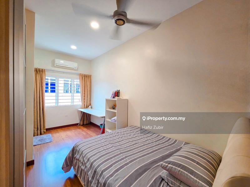 Rumah Berangkai 2 Tingkat untuk Dijual di Taman Tropika, Bangi oleh Hafiz Zubir - iProperty.com.my