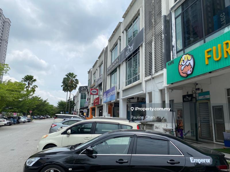 For Sale - 3 Storey for sell in Taman Equine