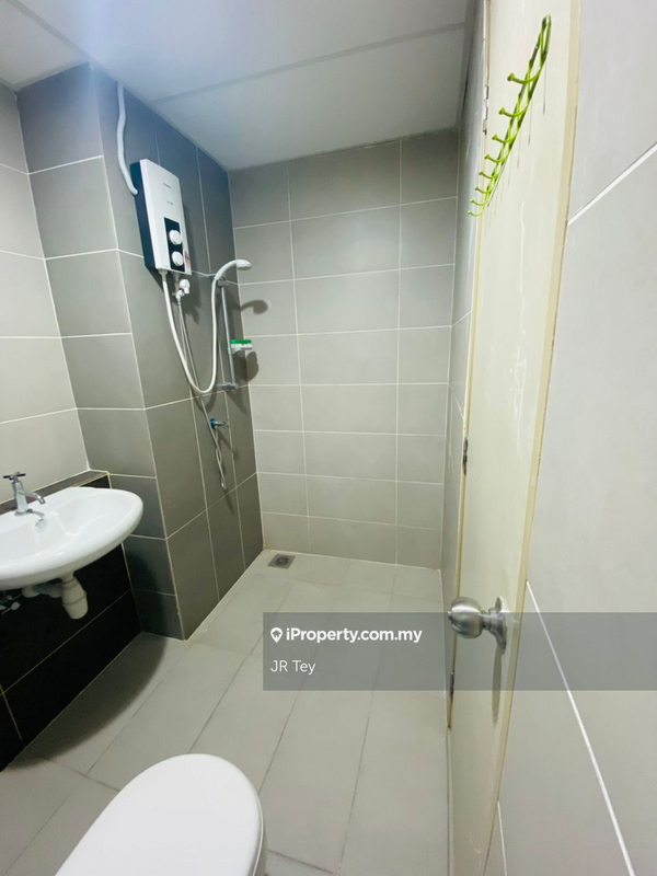 Kediaman Servis untuk Dijual di Suria Residence oleh JR Tey - iProperty.com.my