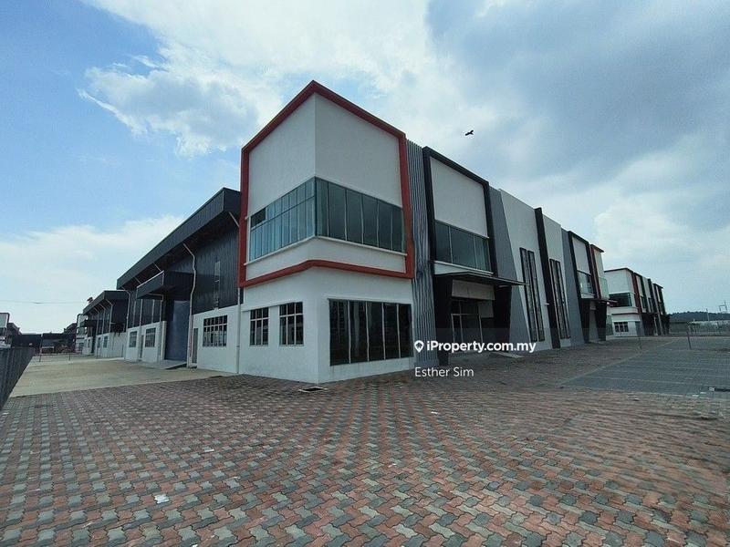 For Rent - 1.5 Storey Detached/Semi-D factory/Warehouse