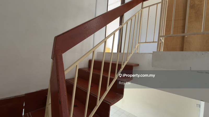 Rumah Teres 2-Tingkat untuk Dijual di Lestari Putra, Seri Kembangan oleh Roy Lai - iProperty.com.my