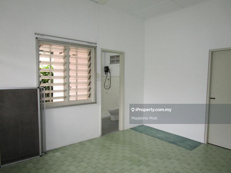 Banglo untuk Dijual di Taman Desa, Kuala Lumpur oleh Madeline Mok - Master Bedroom - iProperty.com.my