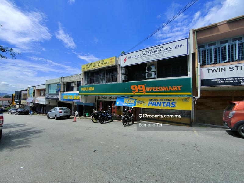 For Sale - 2 Storey Freehold Shop At Sri Gombak ROI 4.2%