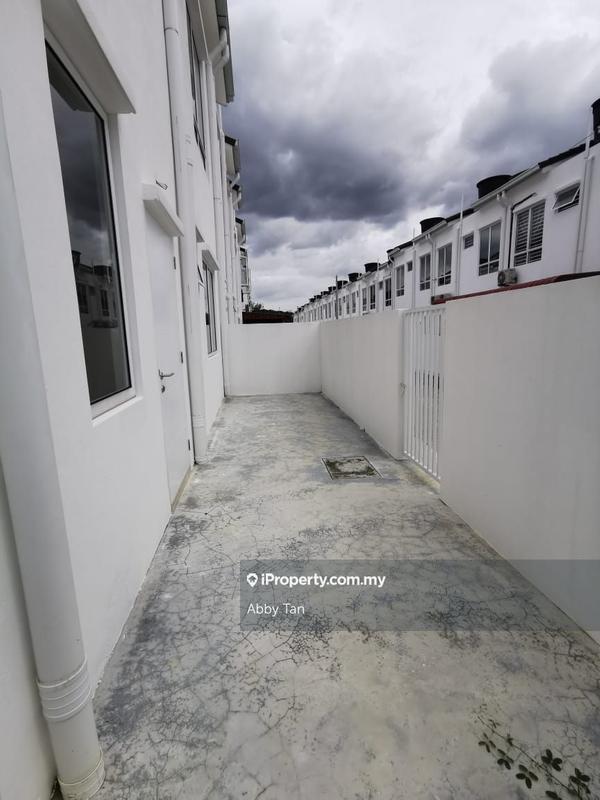 Rumah Berangkai 2 Tingkat untuk Dijual di Bandar Sri Sendayan, Negeri Sembilan oleh Abby Tan - iProperty.com.my