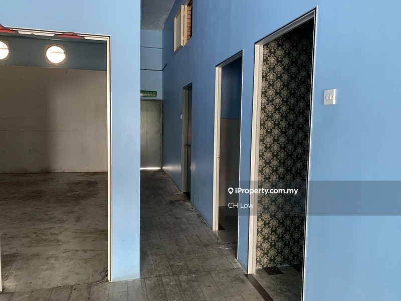 Shop / Office for Rent in Bandar Putra Permai, Seri Kembangan by CH Low - iProperty.com.my