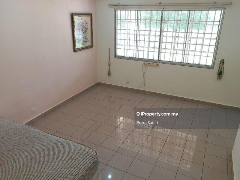 Rumah Berkembar untuk Dijual di Seksyen 9, Shah Alam oleh Putra Safari - iProperty.com.my