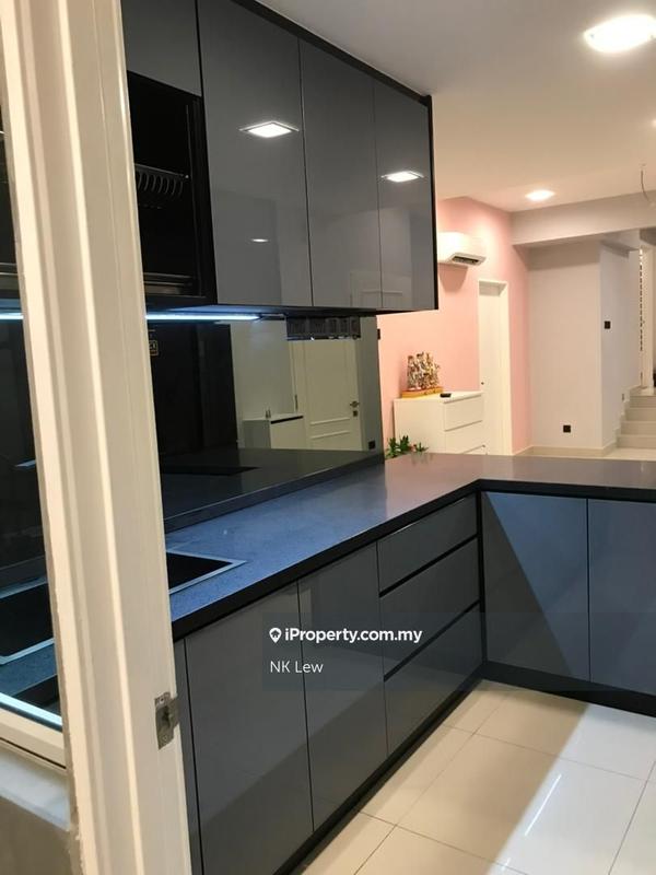 Kondominium untuk Dijual di Bayan Villa, Seri Kembangan oleh NK Lew - iProperty.com.my