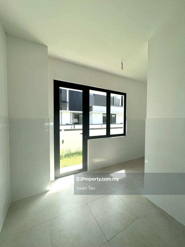 Rumah Berangkai 2 Tingkat untuk Dijual di Telok Panglima Garang, Selangor oleh Swen Tan - iProperty.com.my