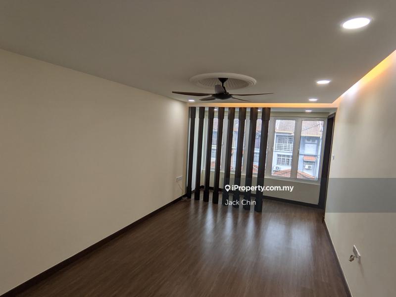 3-storey Terraced House for Sale in Taman Bukit Serdang, Seri Kembangan by Jack Chin - iProperty.com.my