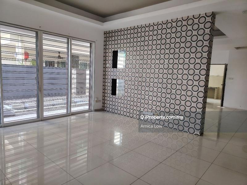 Rumah Berkembar untuk Dijual di Taman Equine, Seri Kembangan oleh Arnica Low - iProperty.com.my