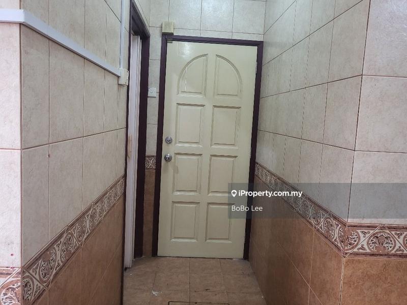 Rumah Berkembar untuk Dijual di Taman United, Jalan Klang Lama (Old Klang Road) oleh BoBo Lee - iProperty.com.my