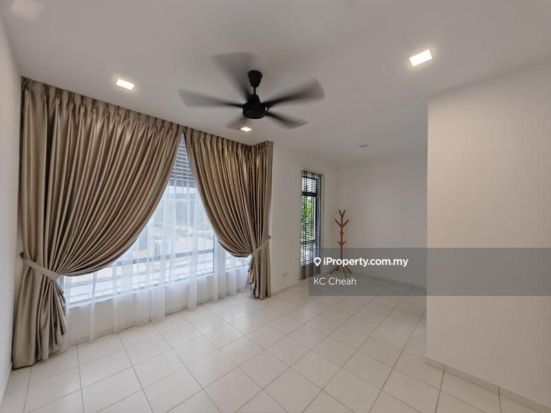 Rumah Berangkai 2 Tingkat untuk Disewa di AVENHAM GARDEN Corner Lot, Puncak Alam oleh KC Cheah - Nice master room greenery view - iProperty.com.my