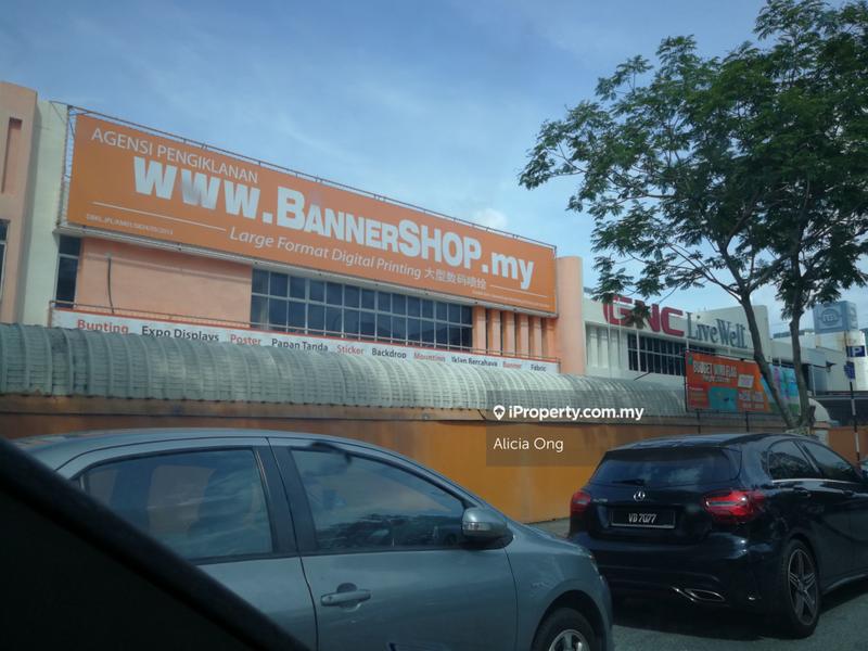 For Sale - 1 1/2 Storey Semi-detached Factory For Sale, High Exposure 5km frm KL City